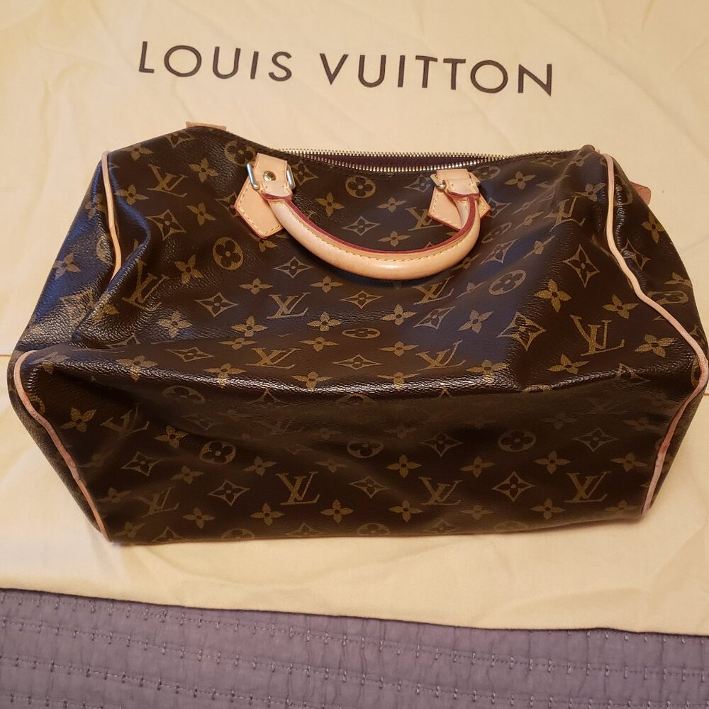 Louis Vuitton Speedy 25 with original lock and key!